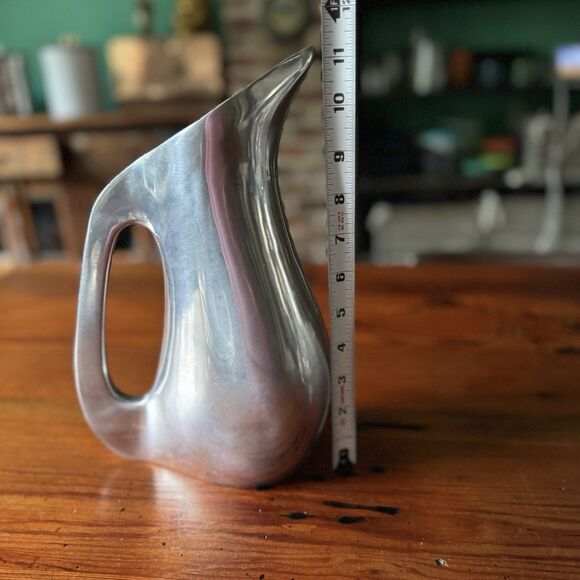 Wilton Armetale Traditional Beverage Pitcher, Mid-century Modern Beautiful Lines - Picture 7 of 12